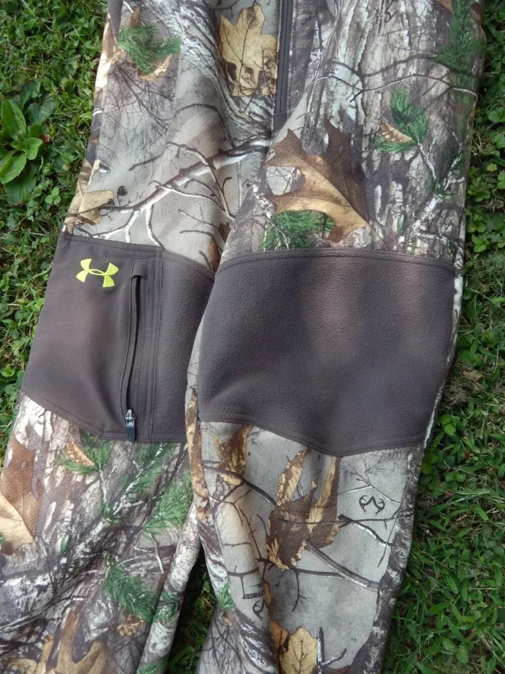 Under Armour Storm Youth Hunting Bibs Size Large Boys Camo Sherpa Lined Overalls